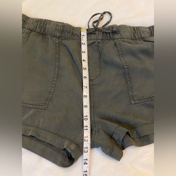 𝅺GAP Olive Army Green Women's Lightweight, Flowy Short Size M - Picture 6 of 8